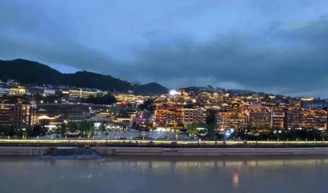 深圳龙华很多搞金融的_老外搞很多义乌老板娘_