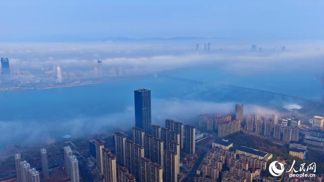 江西南昌：晨雾飘渺 宛如仙境_江西南昌：晨雾飘渺 宛如仙境_