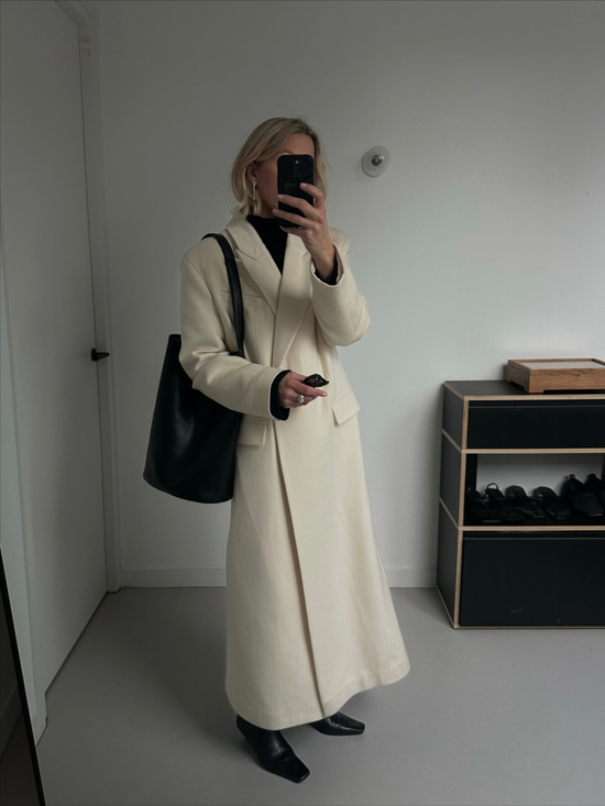 _顺从冷空气的召唤，用最素的颜色穿出最特别的味道_顺从冷空气的召唤，用最素的颜色穿出最特别的味道