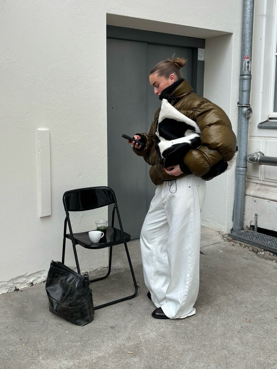 _顺从冷空气的召唤，用最素的颜色穿出最特别的味道_顺从冷空气的召唤，用最素的颜色穿出最特别的味道
