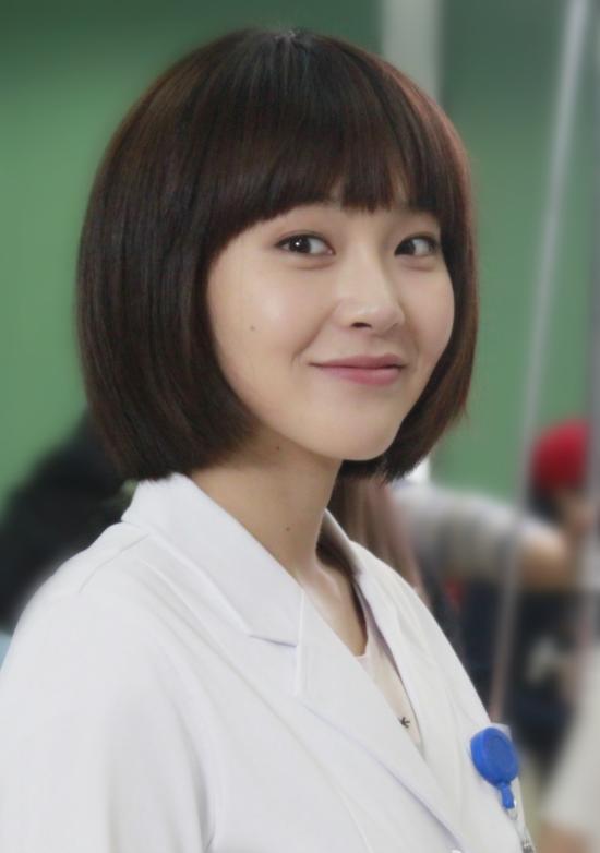 善恶终有报！喊舅舅“爸”，拒认亲爹却帮继父求婚 她的人生太狗血__善恶终有报！喊舅舅“爸”，拒认亲爹却帮继父求婚 她的人生太狗血