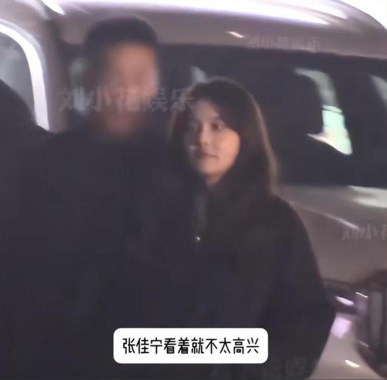 善恶终有报！喊舅舅“爸”，拒认亲爹却帮继父求婚 她的人生太狗血_善恶终有报！喊舅舅“爸”，拒认亲爹却帮继父求婚 她的人生太狗血_