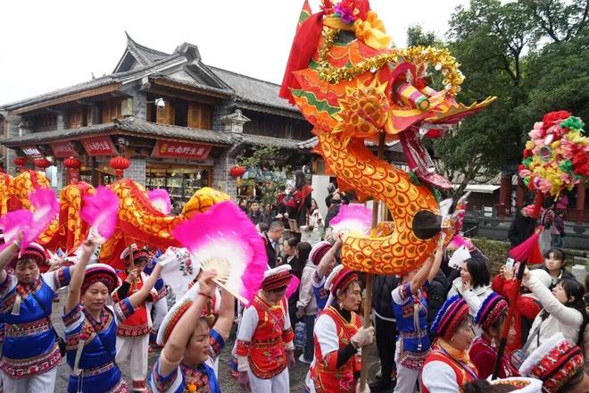 大理火车站怎么去古城__去大理住古城还是洱海