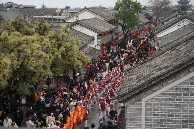 大理火车站怎么去古城__去大理住古城还是洱海