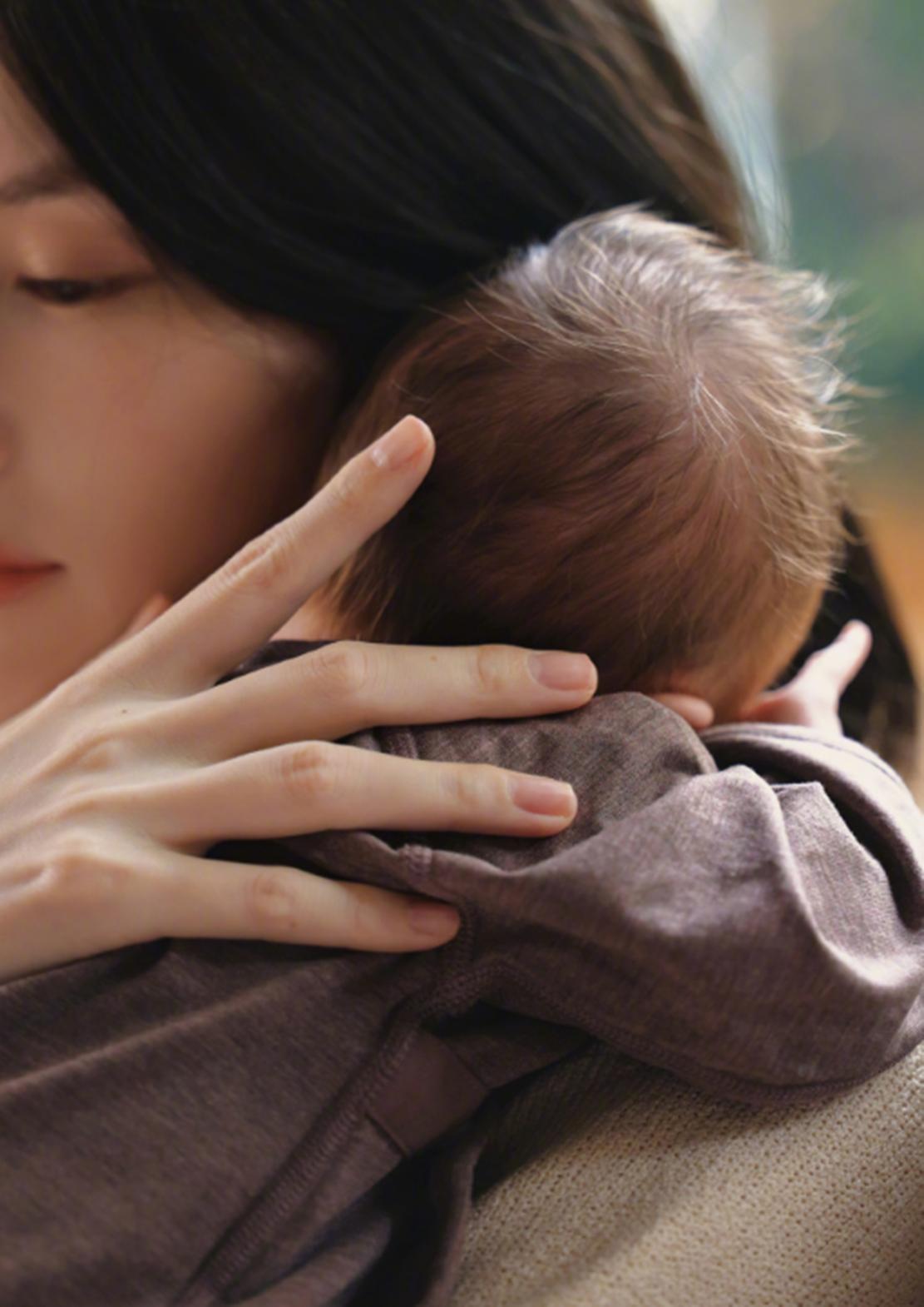 陈伟霆一家北京过春节，何穗晒照别墅摆满各色蝴蝶兰，年味十足_陈伟霆一家北京过春节，何穗晒照别墅摆满各色蝴蝶兰，年味十足_