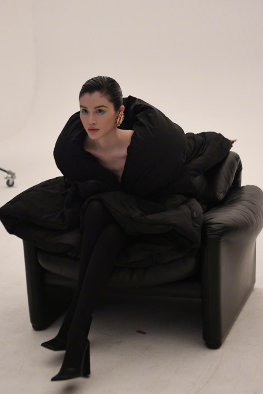 _陈伟霆一家北京过春节，何穗晒照别墅摆满各色蝴蝶兰，年味十足_陈伟霆一家北京过春节，何穗晒照别墅摆满各色蝴蝶兰，年味十足