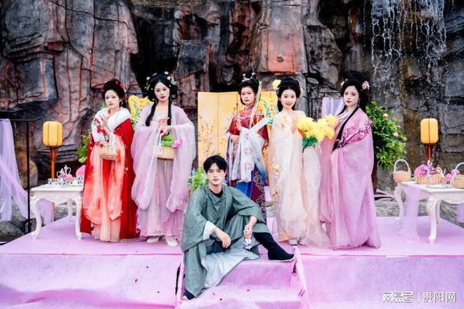 老温泉新活力实践馆_温泉新年会_