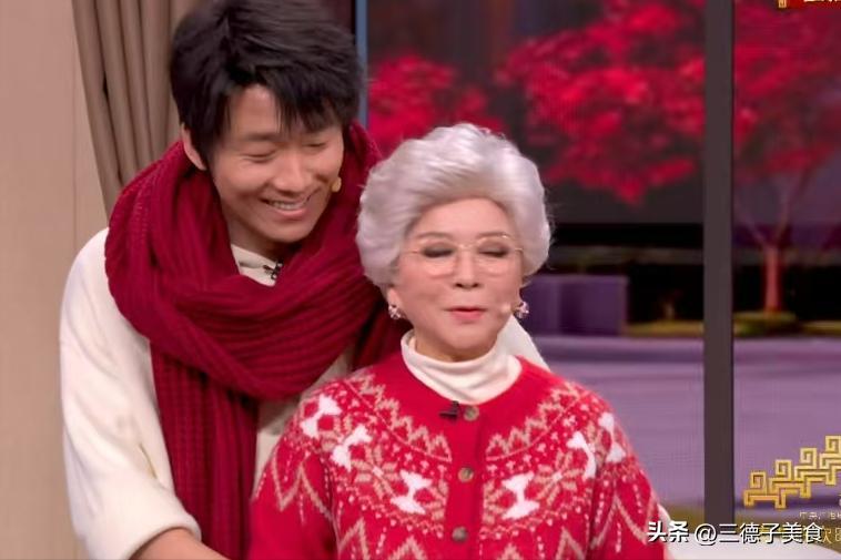 春晚和蔡明搭档的是谁__蔡明第一年上春晚