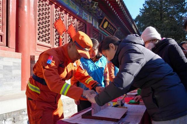 _登香山香炉峰_登香山的诗