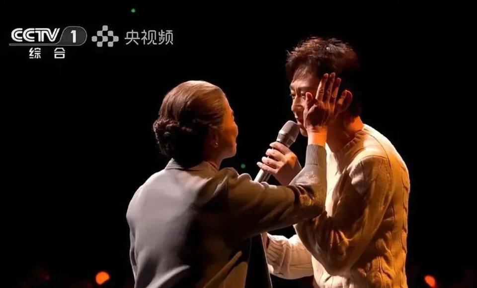 迟蓬果然说的没错，2026马年央视春晚中邓超就是最好的证明