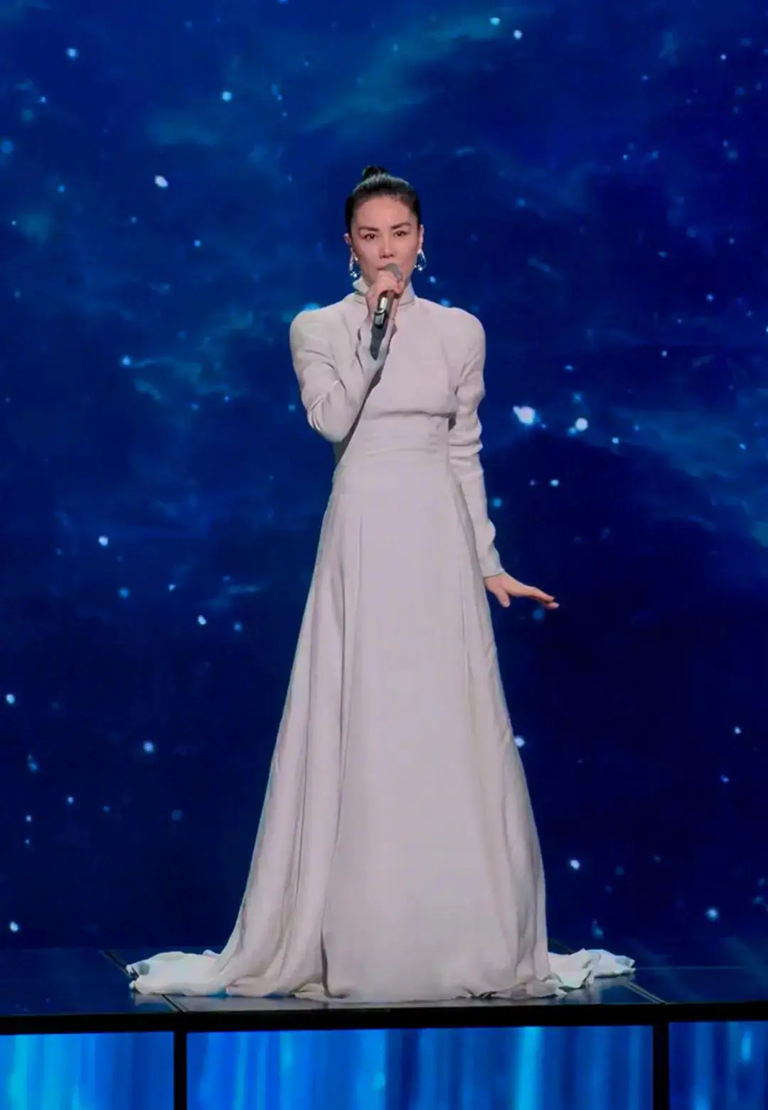 郭采洁春晚耳环__郭富城春晚动起来