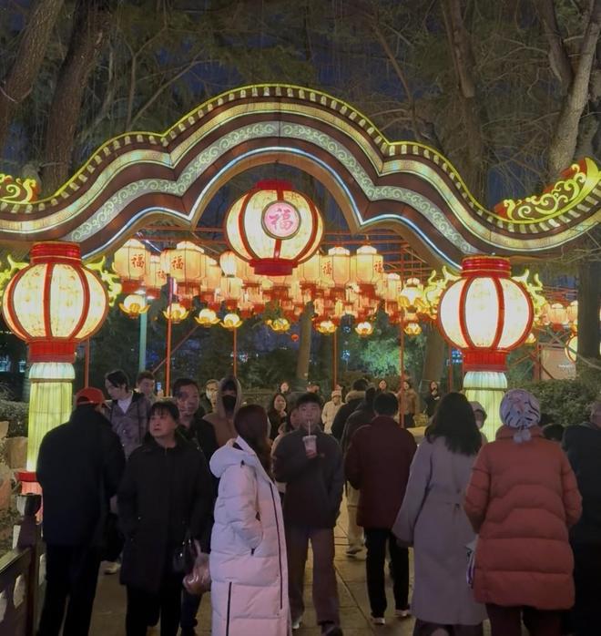 10米“机械马”、“二安”齐亮相……济南这场花灯会惊喜满满