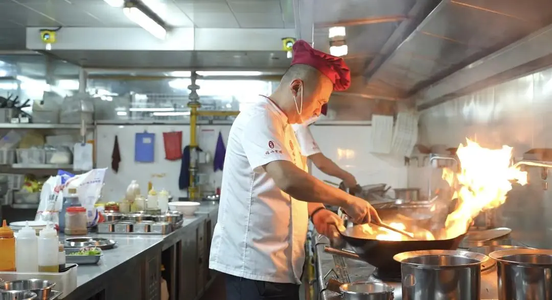 一桌胶东海味 满城齐鲁年味丨逛吃山东__一桌胶东海味 满城齐鲁年味丨逛吃山东