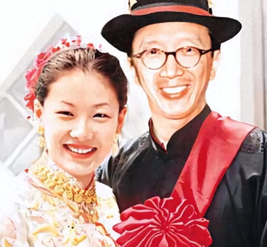 恩爱24年敌不过现实，48岁伏明霞和74岁梁锦松的年龄差终究是道坎