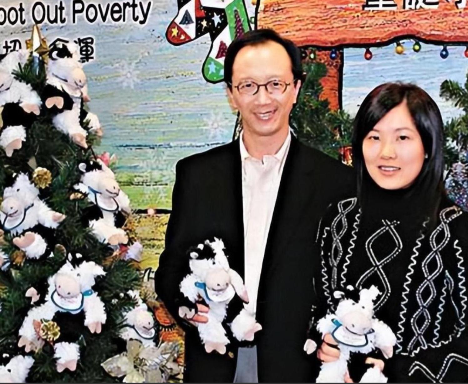 恩爱24年敌不过现实，48岁伏明霞和74岁梁锦松的年龄差终究是道坎__恩爱24年敌不过现实，48岁伏明霞和74岁梁锦松的年龄差终究是道坎