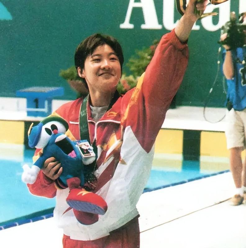 恩爱24年敌不过现实，48岁伏明霞和74岁梁锦松的年龄差终究是道坎_恩爱24年敌不过现实，48岁伏明霞和74岁梁锦松的年龄差终究是道坎_