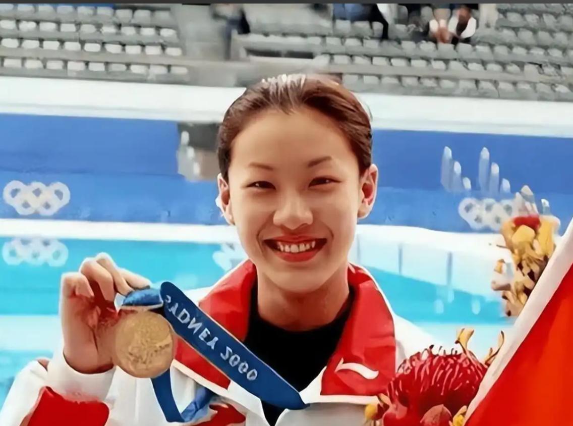 恩爱24年敌不过现实，48岁伏明霞和74岁梁锦松的年龄差终究是道坎__恩爱24年敌不过现实，48岁伏明霞和74岁梁锦松的年龄差终究是道坎