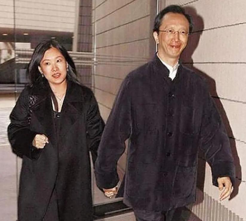 恩爱24年敌不过现实，48岁伏明霞和74岁梁锦松的年龄差终究是道坎_恩爱24年敌不过现实，48岁伏明霞和74岁梁锦松的年龄差终究是道坎_