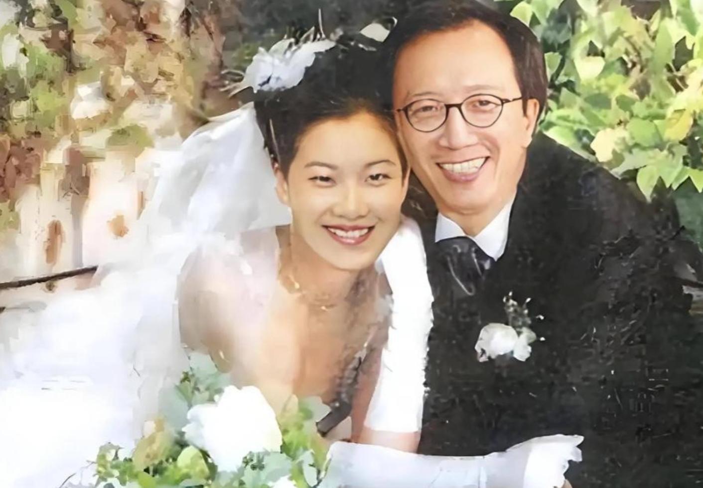 恩爱24年敌不过现实，48岁伏明霞和74岁梁锦松的年龄差终究是道坎__恩爱24年敌不过现实，48岁伏明霞和74岁梁锦松的年龄差终究是道坎