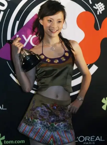 _王菲眉毛_王菲眉毛化妆