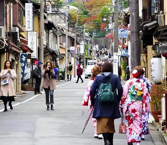 区别对待！赴日游客骤减后，才发现中国人在日本背了这么多锅！__区别对待！赴日游客骤减后，才发现中国人在日本背了这么多锅！