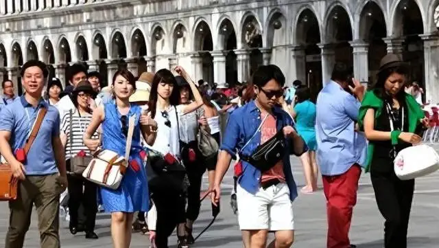 _区别对待！赴日游客骤减后，才发现中国人在日本背了这么多锅！_区别对待！赴日游客骤减后，才发现中国人在日本背了这么多锅！