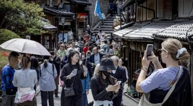区别对待！赴日游客骤减后，才发现中国人在日本背了这么多锅！__区别对待！赴日游客骤减后，才发现中国人在日本背了这么多锅！
