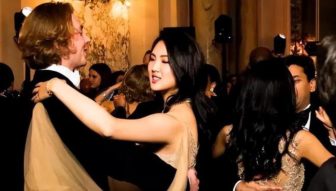 _安娜娜吖_安娜sui