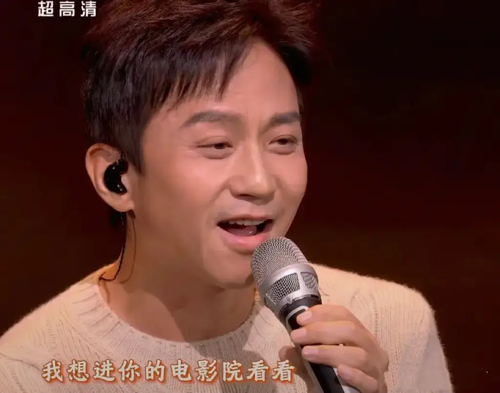 春晚王菲__王菲春晚裙子