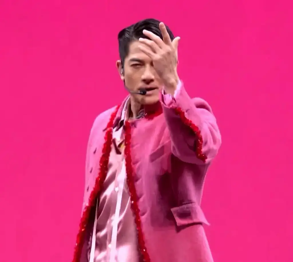 _王菲春晚裙子_春晚王菲