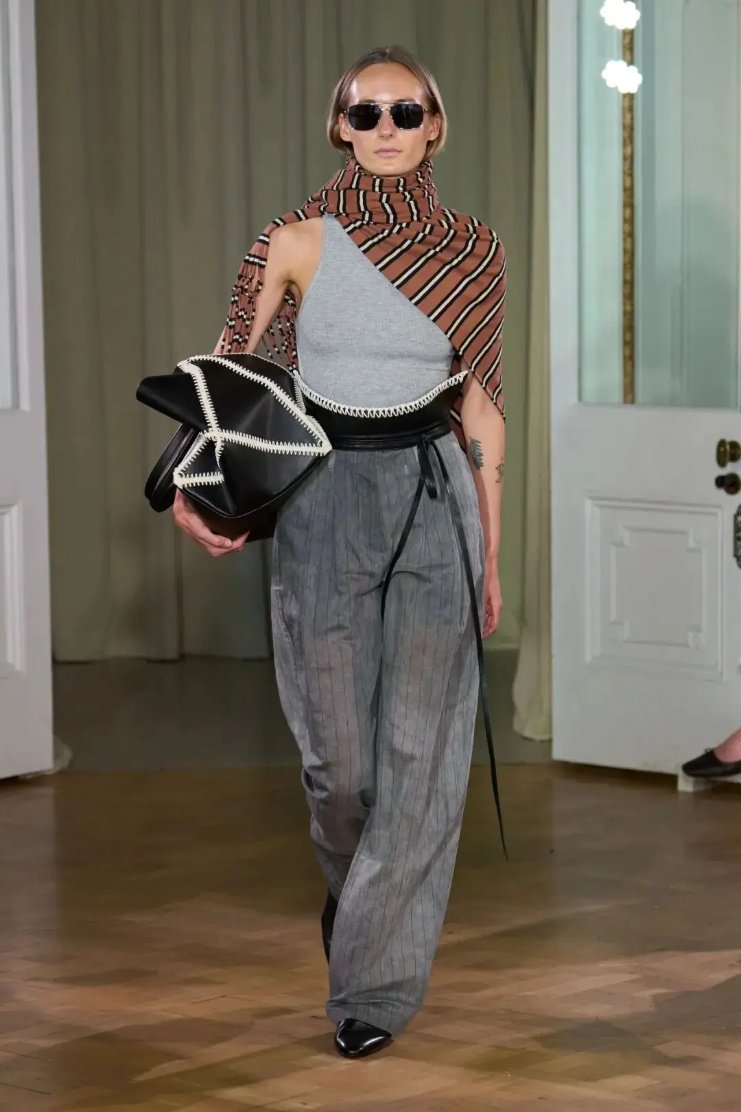 _大汉集团电话号码_脸部两旁的骨头