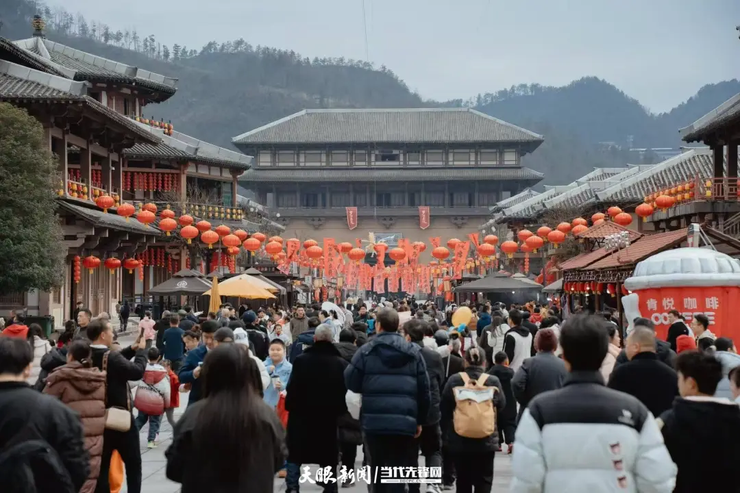 贵州烟火气·黔味中国年｜马年新春“入戏”都匀 游客变身主角玩转影视年味