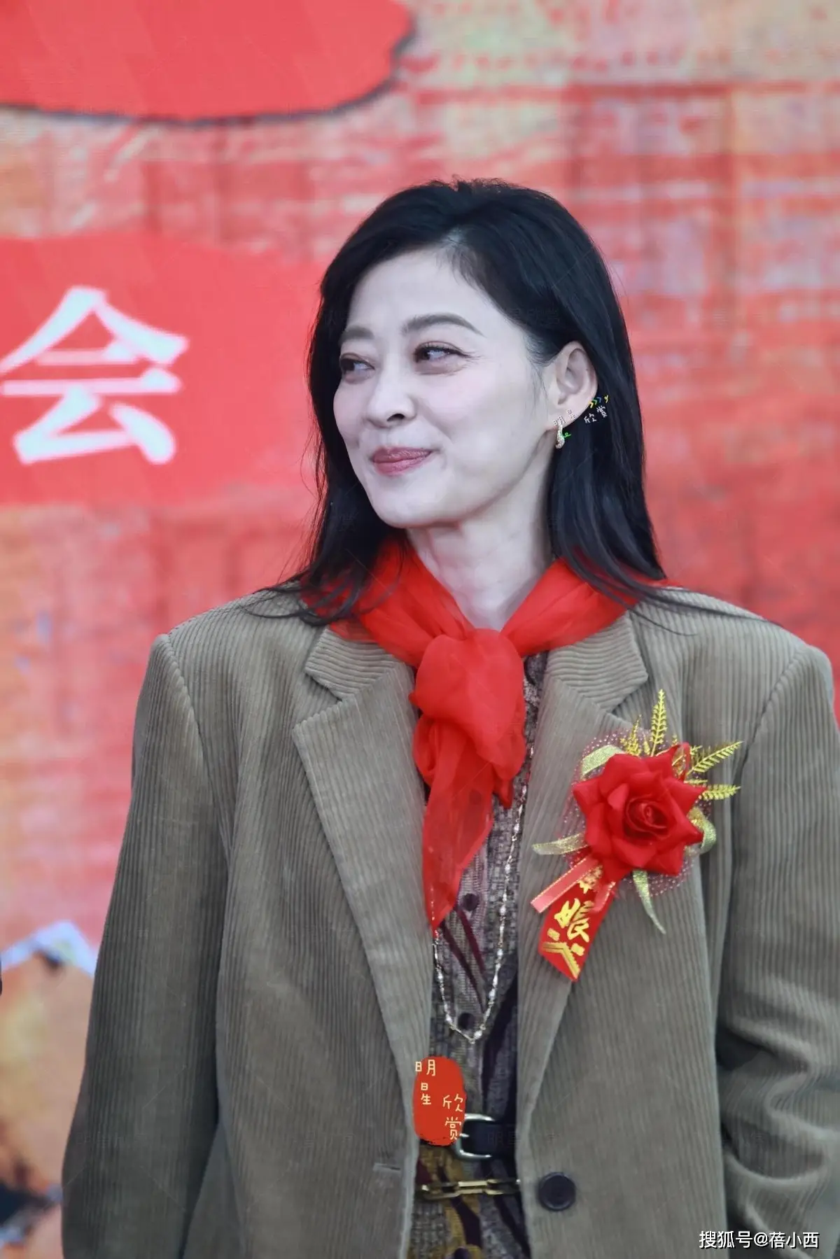 西装半身裙配什么鞋子__西装半身裙