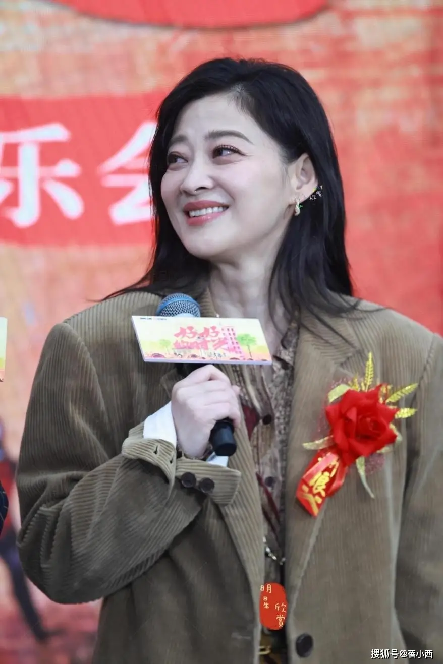 西装半身裙配什么鞋子__西装半身裙