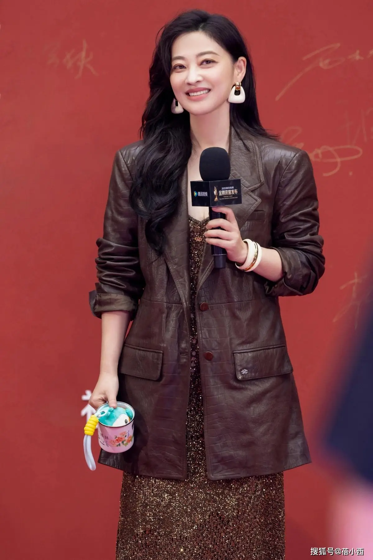 _西装半身裙配什么鞋子_西装半身裙