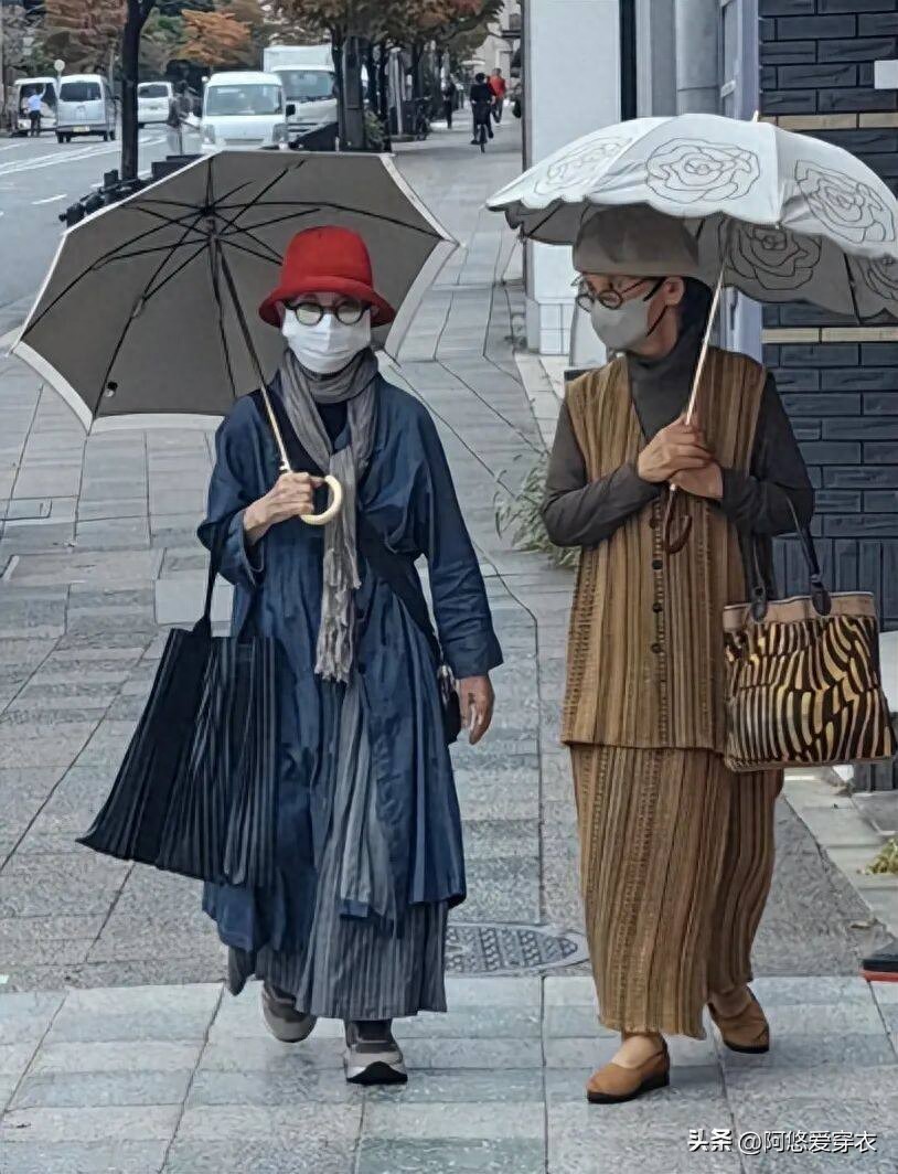 女人年纪大了要得体，切忌戴这2种帽子，多戴另外3种，更洋气减龄