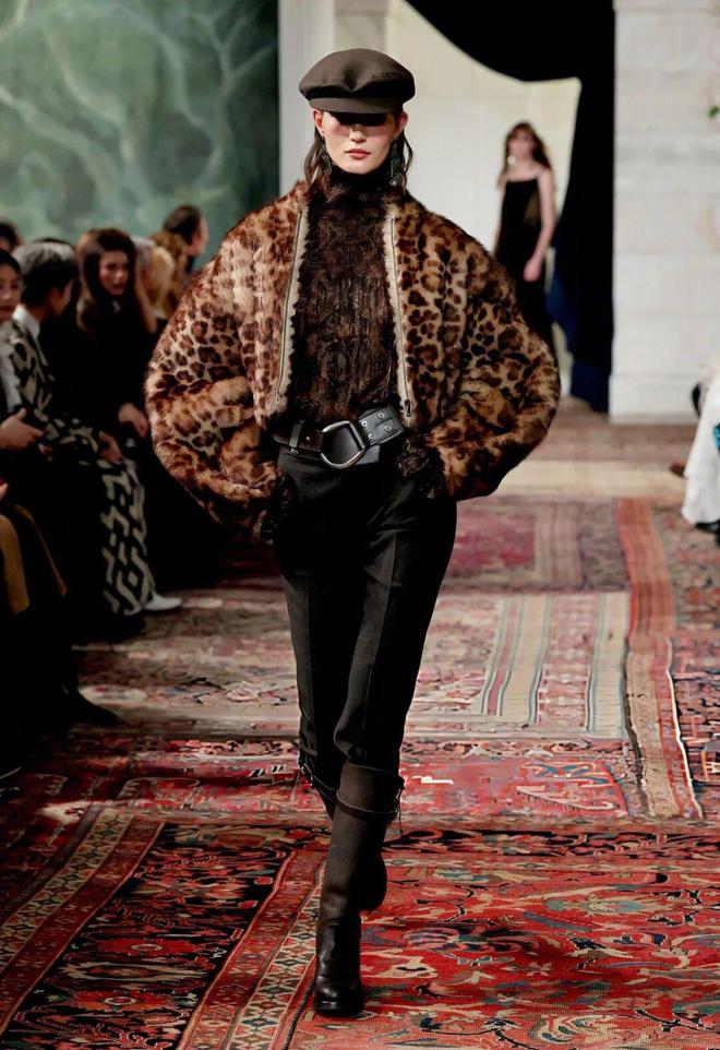 春夏纽约时装周_2021纽约春夏时装秀_