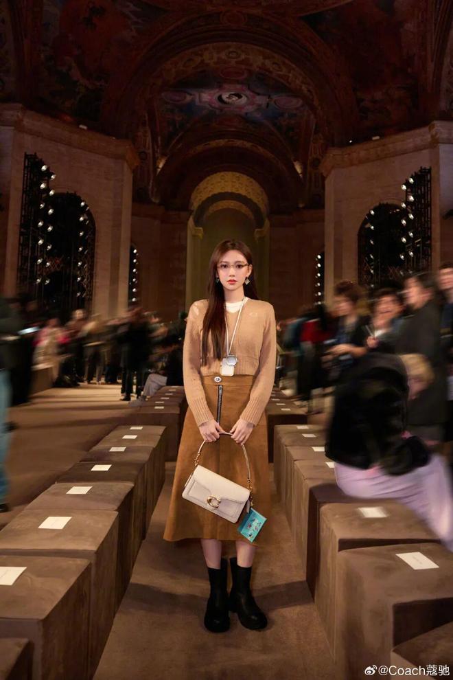 春夏纽约时装周_2021纽约春夏时装秀_