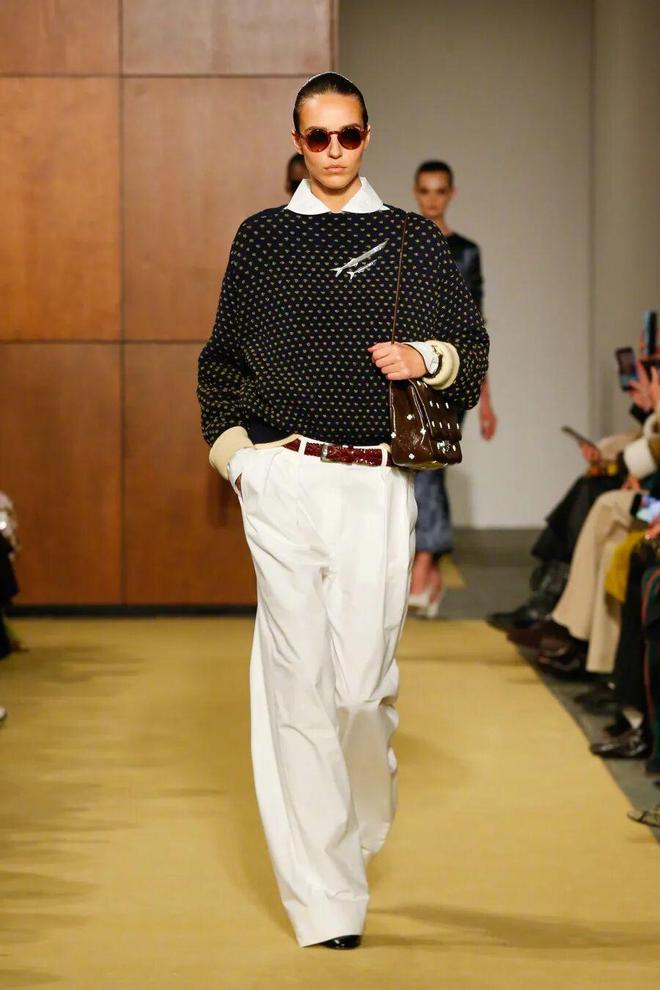 春夏纽约时装周_2021纽约春夏时装秀_