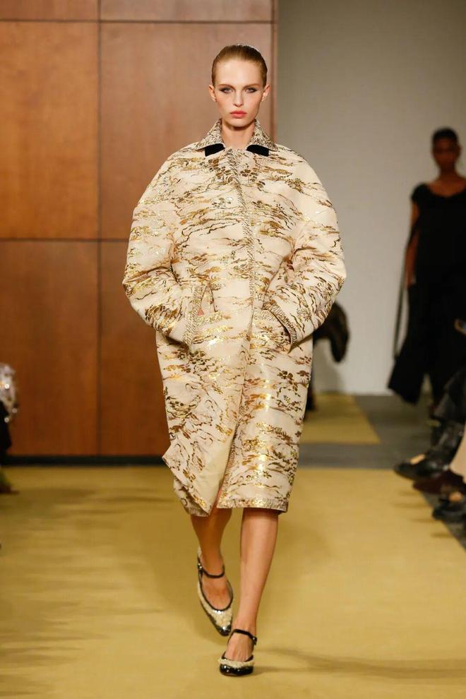 春夏纽约时装周_2021纽约春夏时装秀_