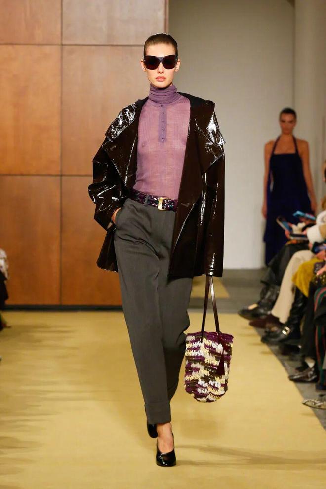 春夏纽约时装周_2021纽约春夏时装秀_