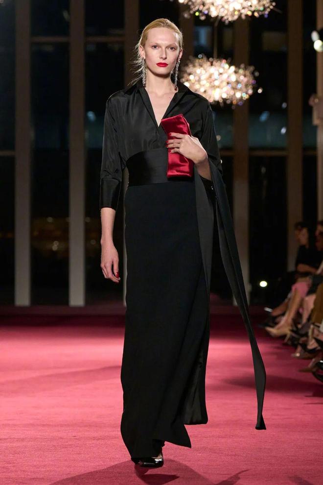 春夏纽约时装周_2021纽约春夏时装秀_