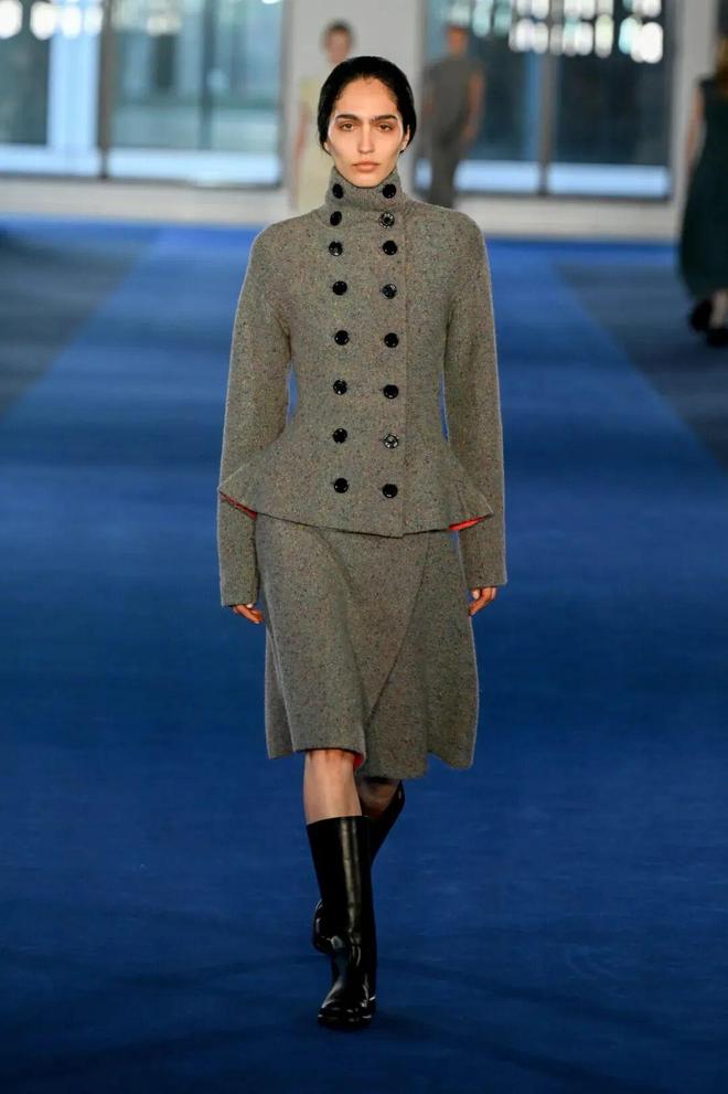 春夏纽约时装周_2021纽约春夏时装秀_