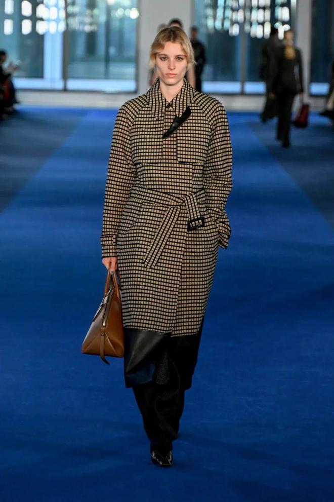 春夏纽约时装周_2021纽约春夏时装秀_