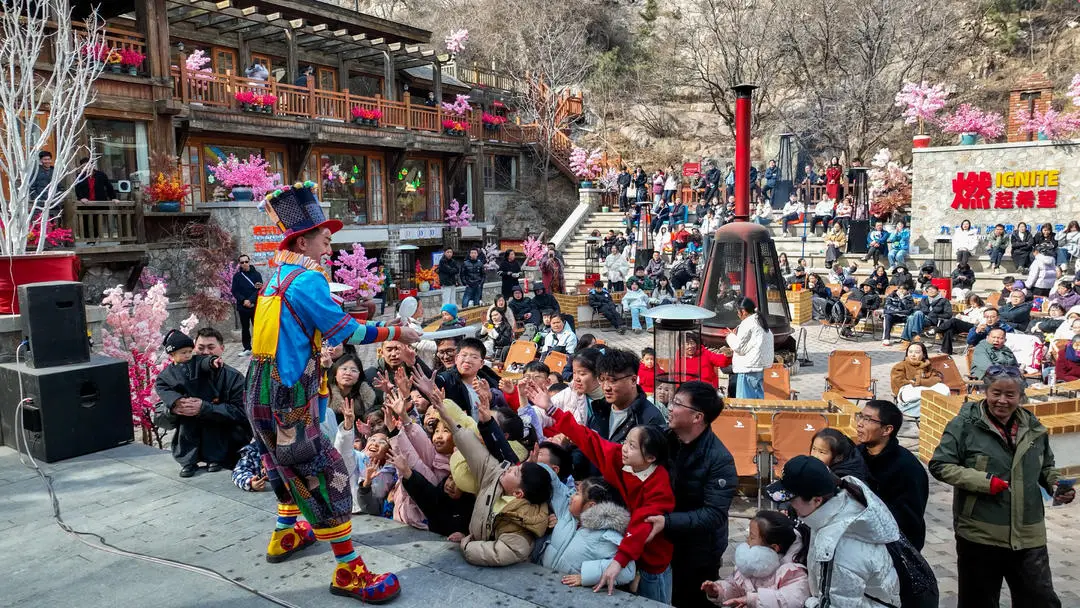 大年初三,济南30家重点监测景区纳客79.57万人次__大年初三,济南30家重点监测景区纳客79.57万人次