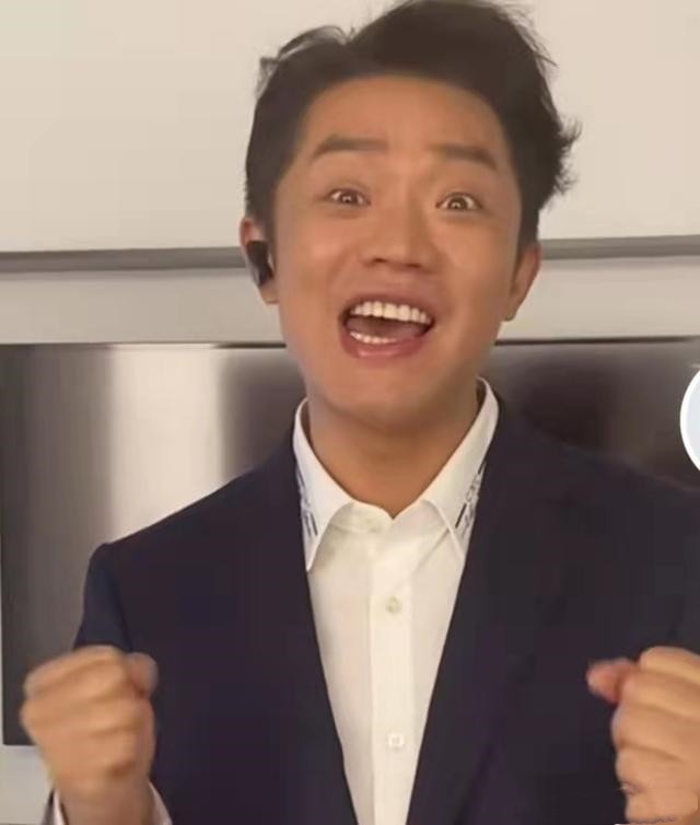 浴缸陪睡、洗内裤接口水、跪地服务，这些明星不把助理当人看！_浴缸陪睡、洗内裤接口水、跪地服务，这些明星不把助理当人看！_