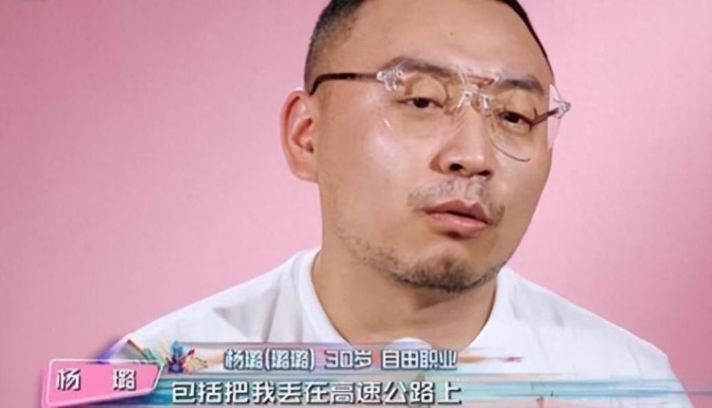 浴缸陪睡、洗内裤接口水、跪地服务，这些明星不把助理当人看！__浴缸陪睡、洗内裤接口水、跪地服务，这些明星不把助理当人看！