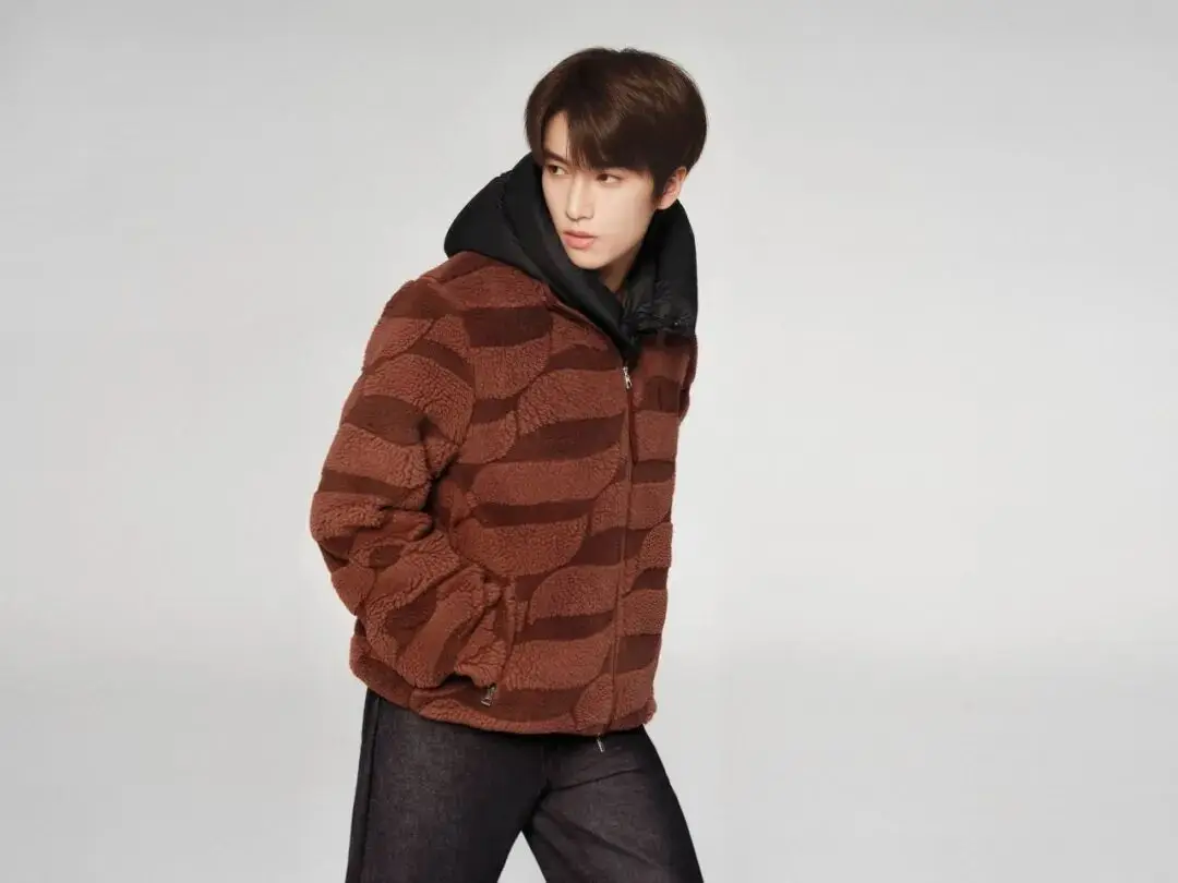 _女记者穿搭应该穿什么_马年马年马上有钱是什么歌