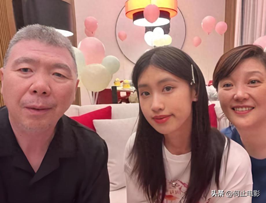 冯小刚养女徐朵太幸福?在北京住500平豪宅,还敢对徐帆甩脸