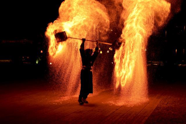 燃爆初一!溱洧水城单日客流破十万,新春年味拉满全城_燃爆初一!溱洧水城单日客流破十万,新春年味拉满全城_